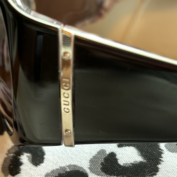 Gucci sunglasses , black with white trim at top. No case, very good condition - Picture 4 of 14